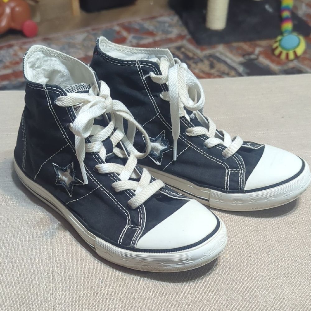 vintage 2004 Converse One Star Junior hi top sneakers